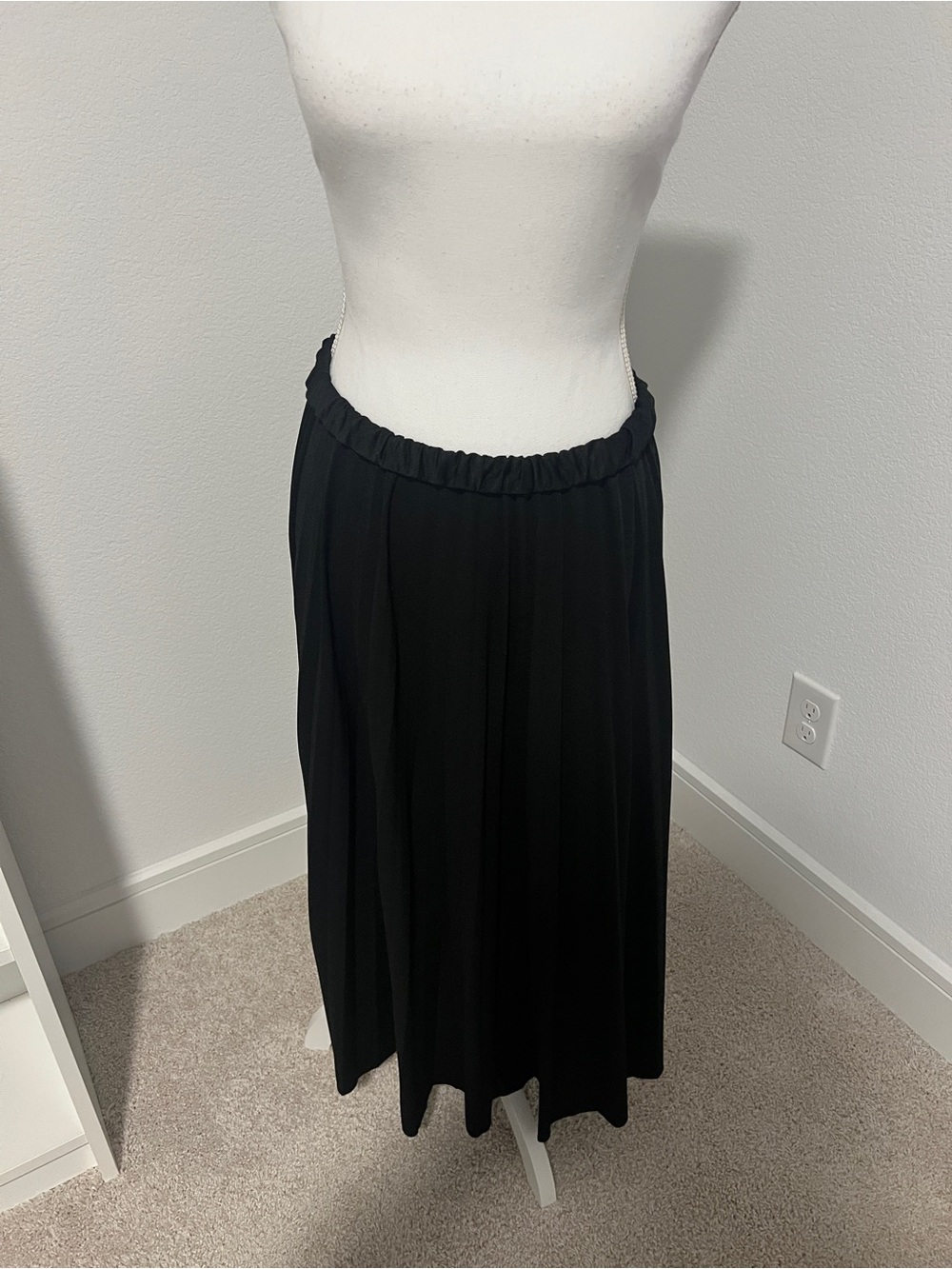 Women’s Mango Black Elastic-Waist Pleated Maxi Skirt - L